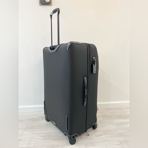 TUMI Merge Extended Trip Expandable 4 Wheel Packing Case - Picture 3 of 11